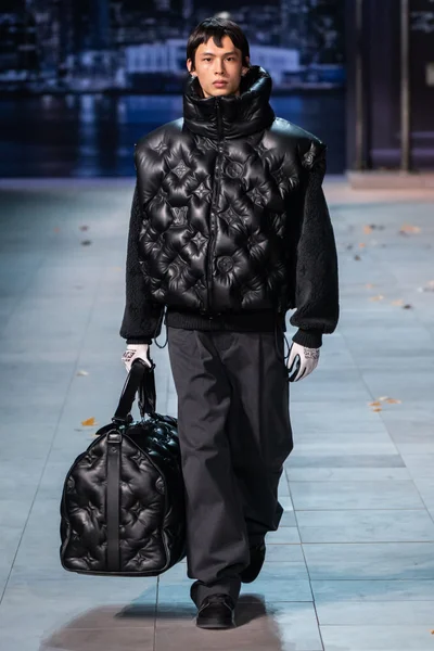 Look 16